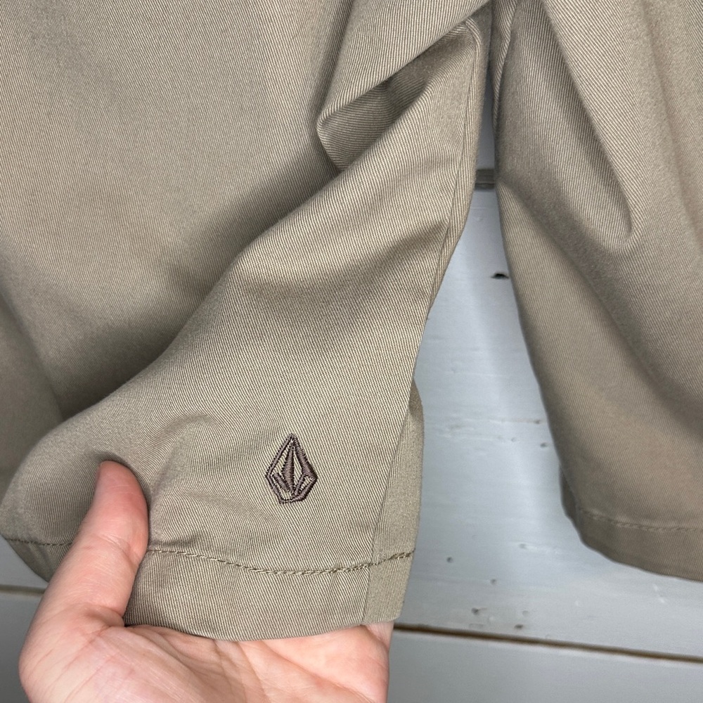 Volcom Men's Tan Shorts - Picture 5 of 10
